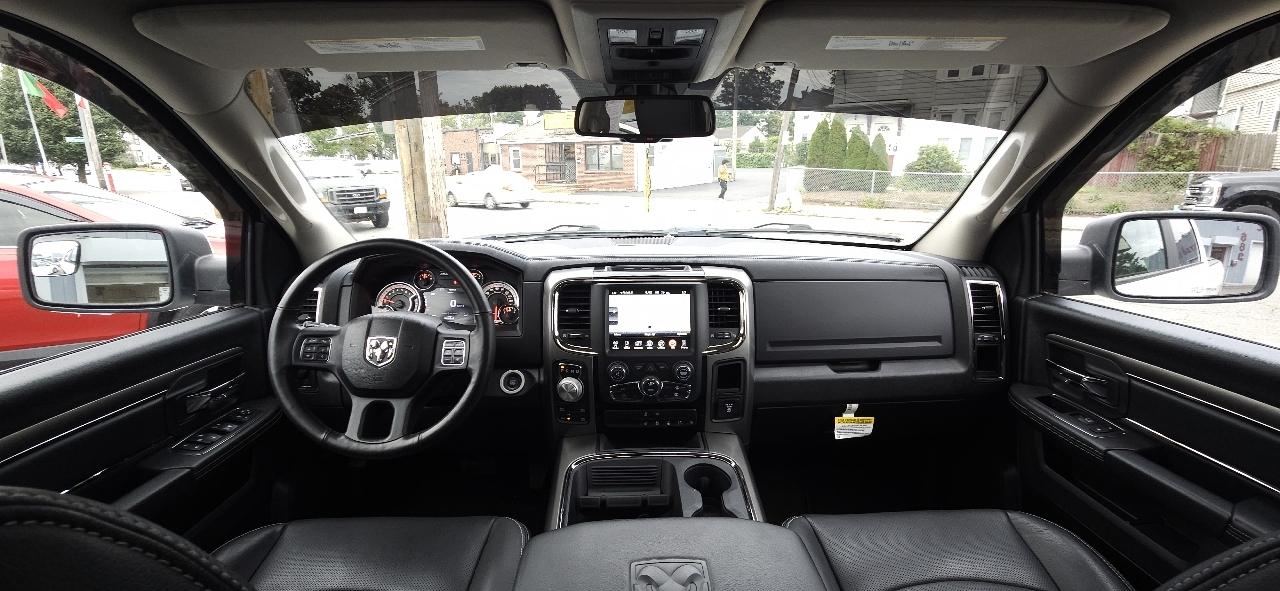 RAM 1500 Night 4x4 Crew Cab 5'7" Box 2017
