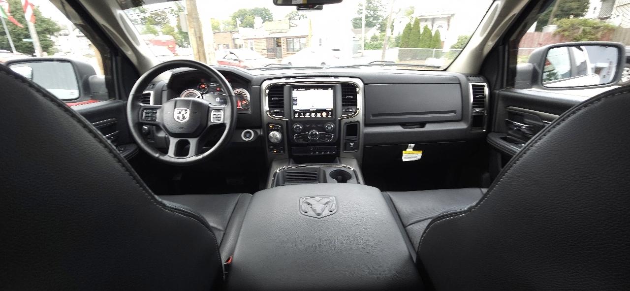 RAM 1500 Night 4x4 Crew Cab 5'7" Box 2017
