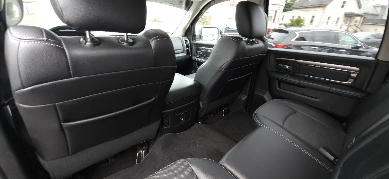 RAM 1500 Night 4x4 Crew Cab 5'7" Box 2017