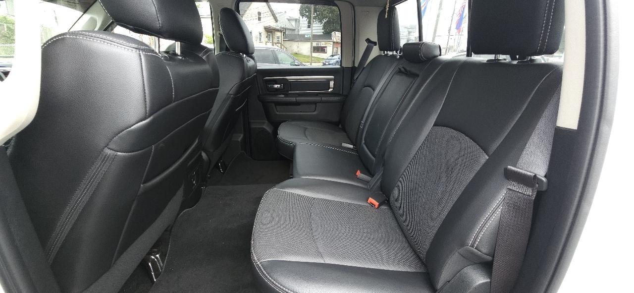 RAM 1500 Night 4x4 Crew Cab 5'7" Box 2017
