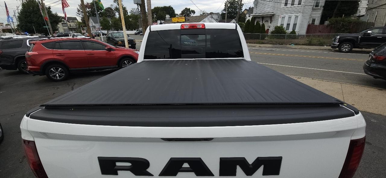 RAM 1500 Night 4x4 Crew Cab 5'7" Box 2017