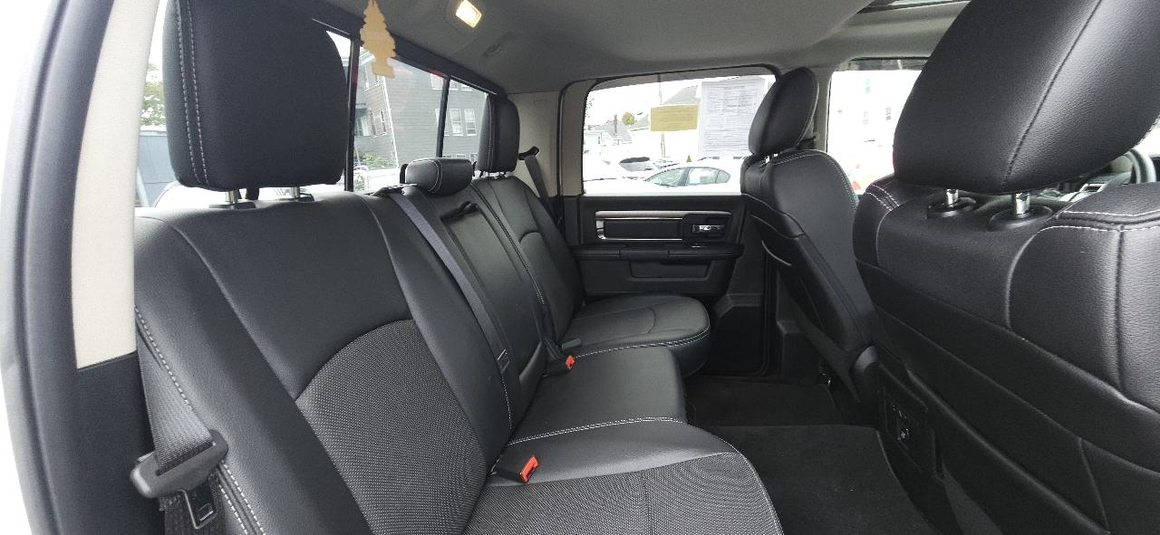 RAM 1500 Night 4x4 Crew Cab 5'7" Box 2017