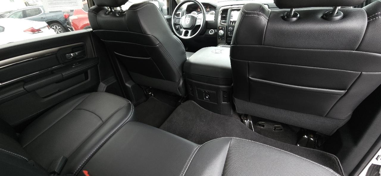 RAM 1500 Night 4x4 Crew Cab 5'7" Box 2017