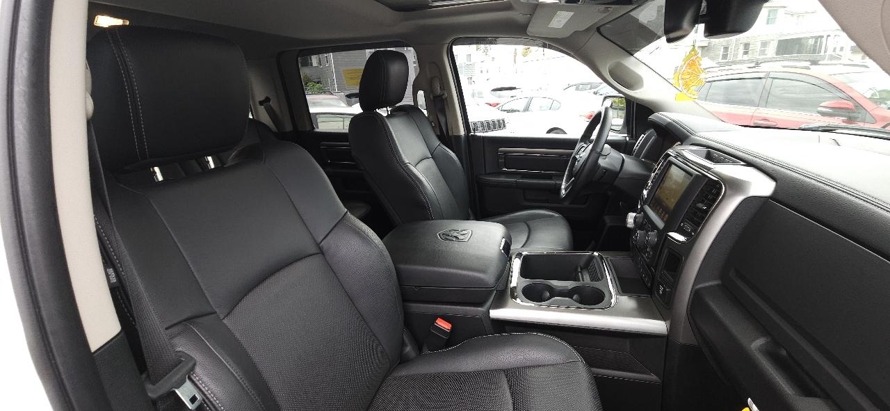 RAM 1500 Night 4x4 Crew Cab 5'7" Box 2017