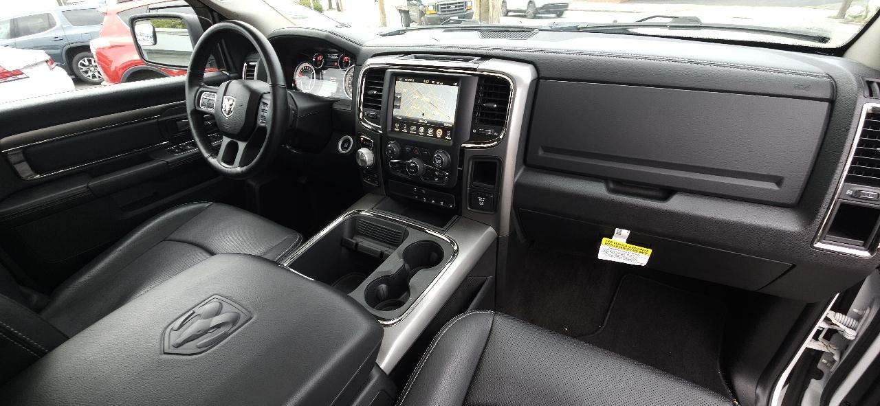 RAM 1500 Night 4x4 Crew Cab 5'7" Box 2017