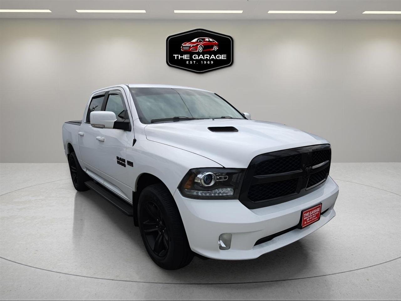 RAM 1500 Night 4x4 Crew Cab 5'7" Box 2017