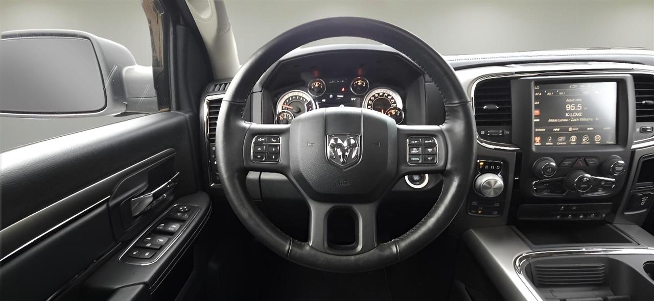 RAM 1500 Night 4x4 Crew Cab 5'7" Box 2017
