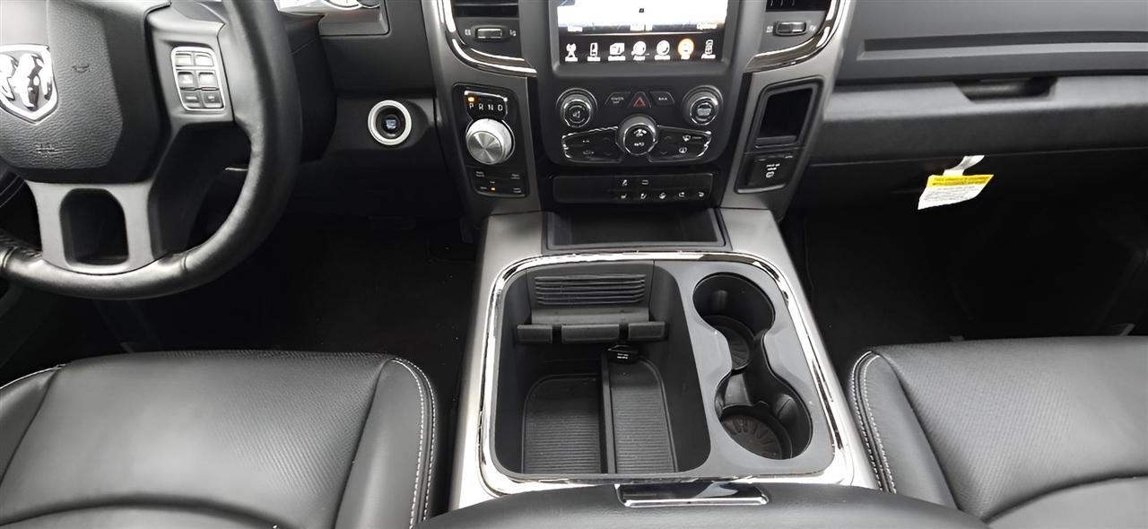 RAM 1500 Night 4x4 Crew Cab 5'7" Box 2017