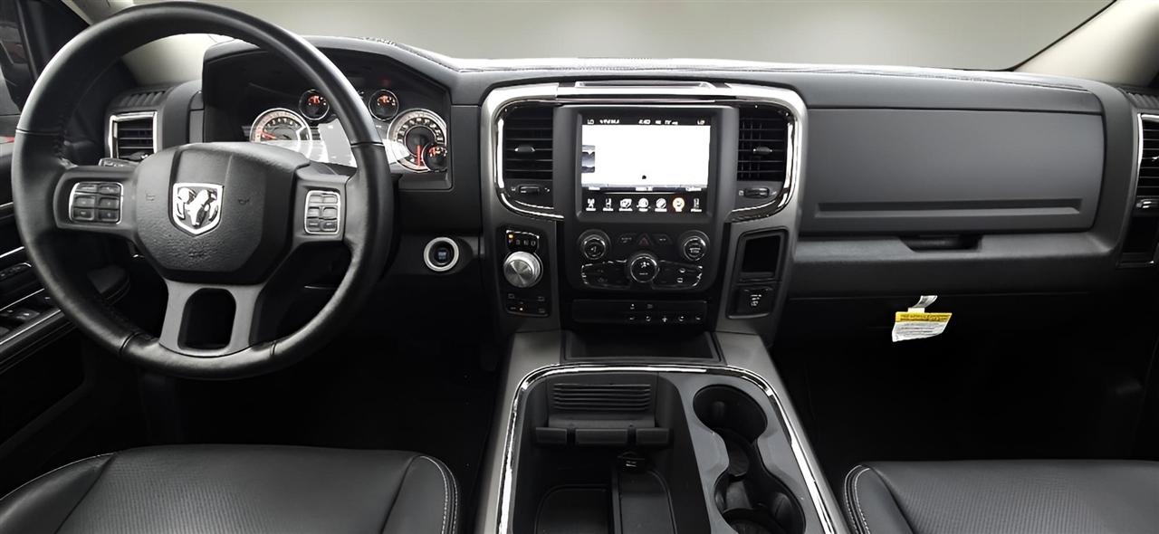 RAM 1500 Night 4x4 Crew Cab 5'7" Box 2017