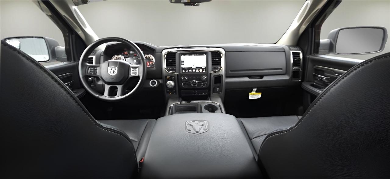 RAM 1500 Night 4x4 Crew Cab 5'7" Box 2017