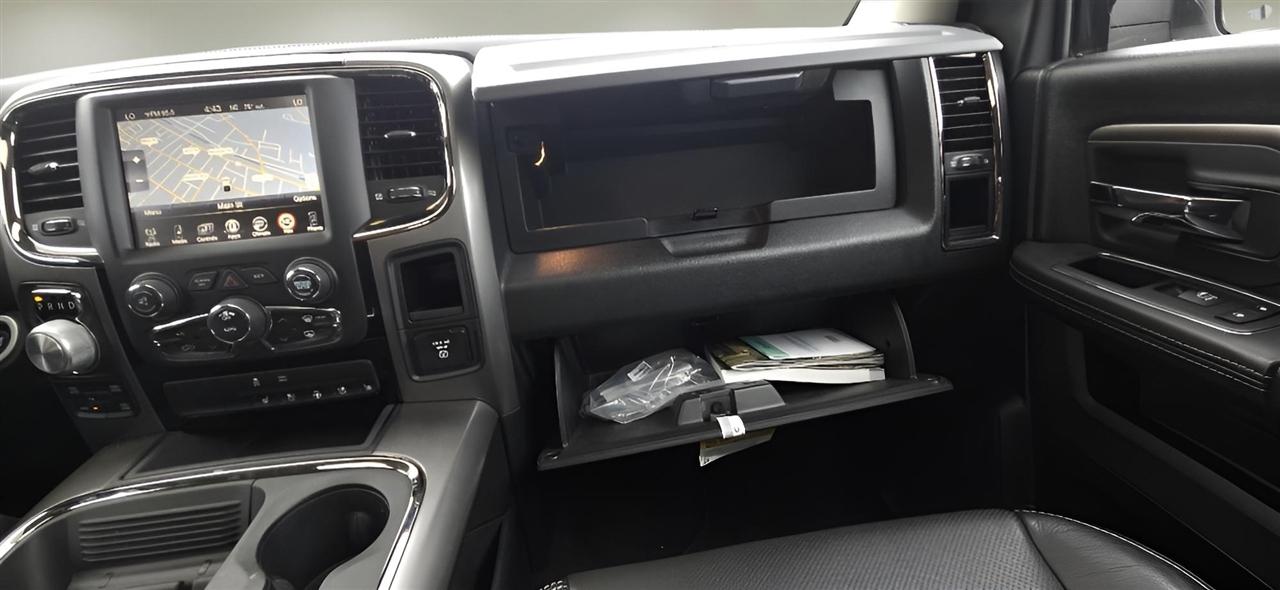 RAM 1500 Night 4x4 Crew Cab 5'7" Box 2017