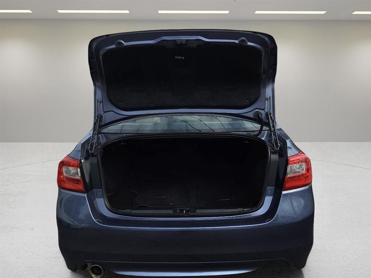 Subaru Legacy 4dr Sdn 2.5i Limited PZEV 2015