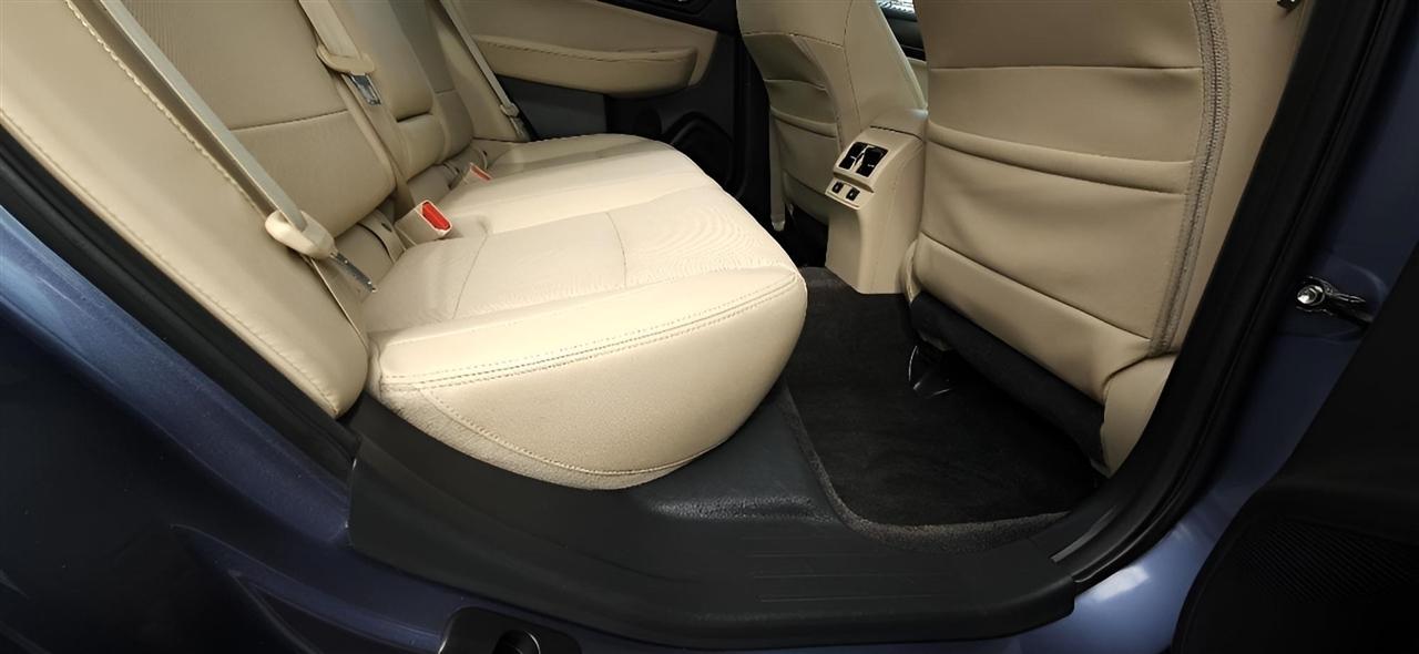 Subaru Legacy 4dr Sdn 2.5i Limited PZEV 2015