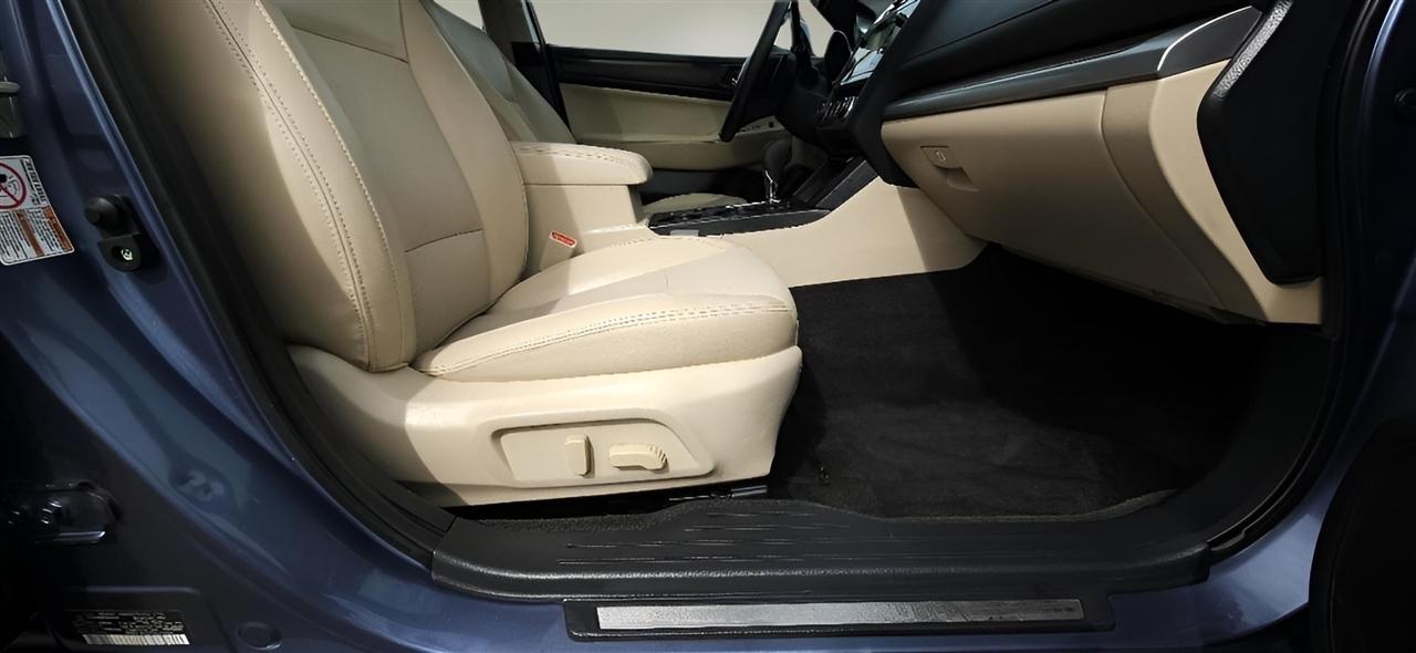 Subaru Legacy 4dr Sdn 2.5i Limited PZEV 2015