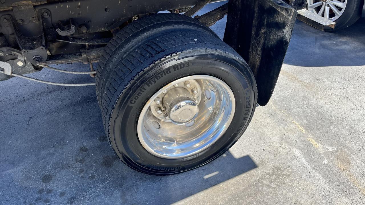 Ford Super Duty F-550 DRW XL 4WD Reg Cab 145" WB 60" CA 2019