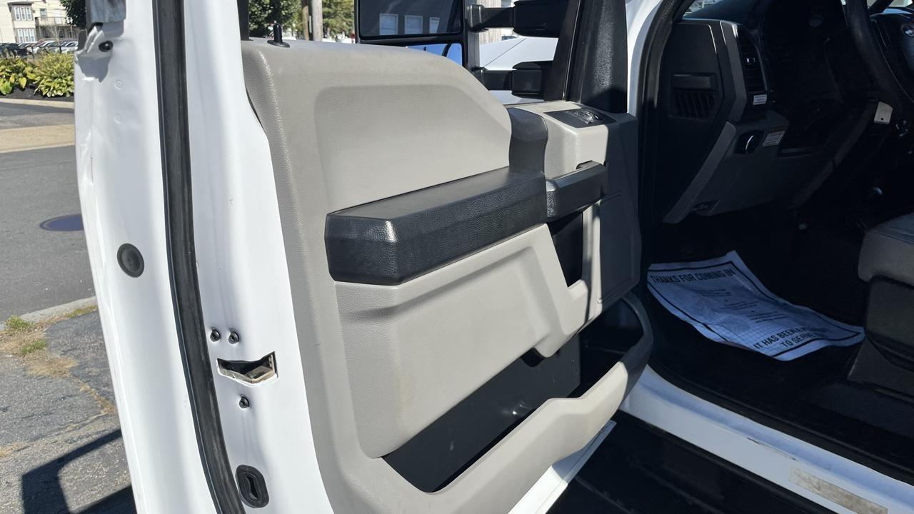 Ford Super Duty F-550 DRW XL 4WD Reg Cab 145" WB 60" CA 2019