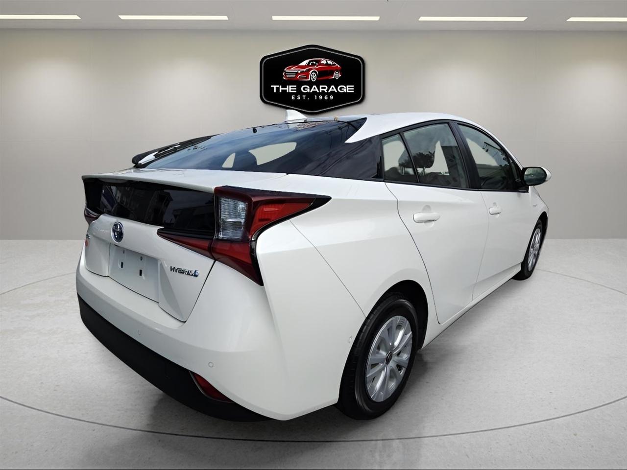 Toyota Prius LE 2019