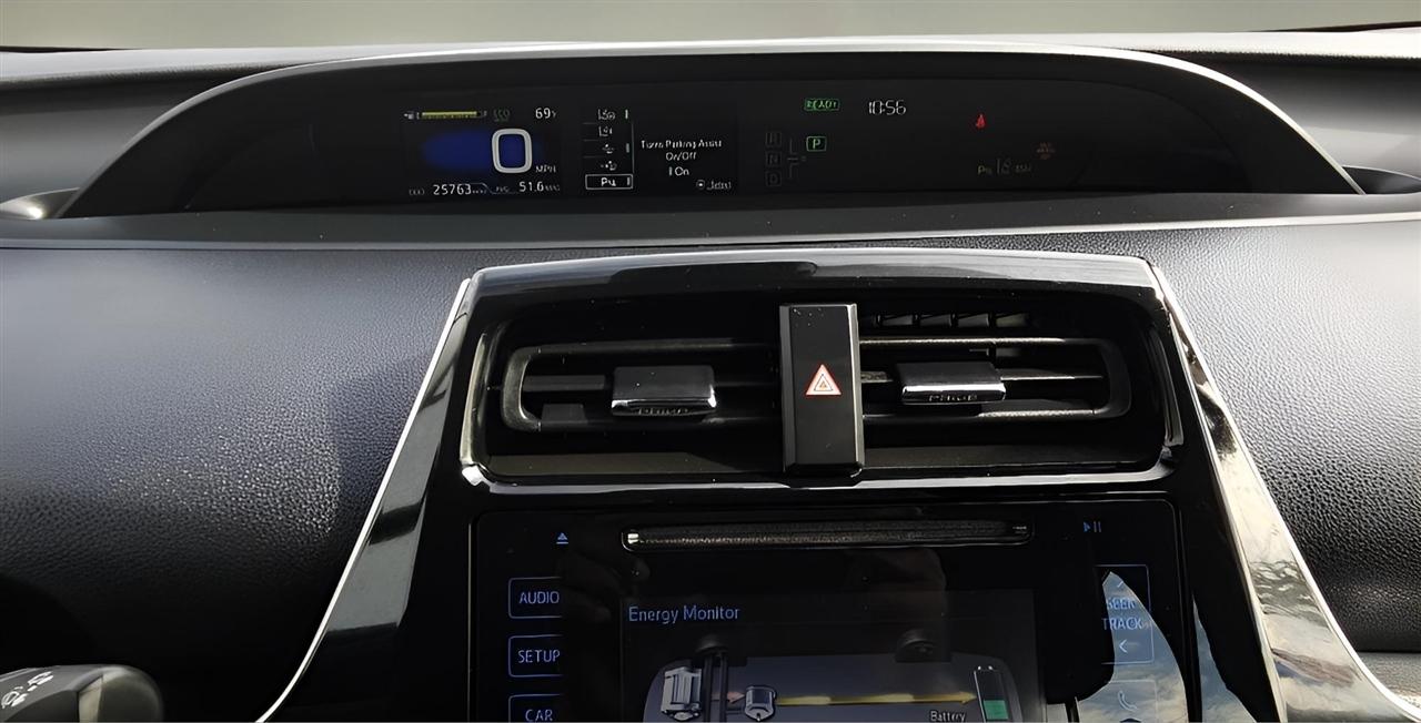 Toyota Prius LE 2019