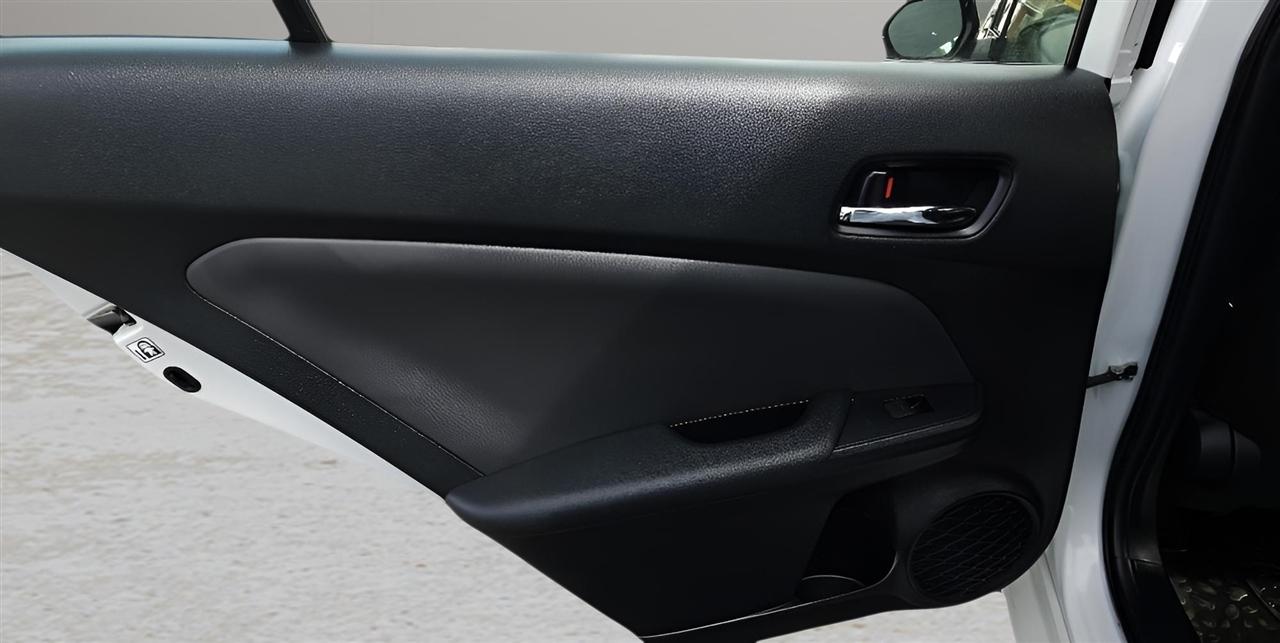 Toyota Prius LE 2019