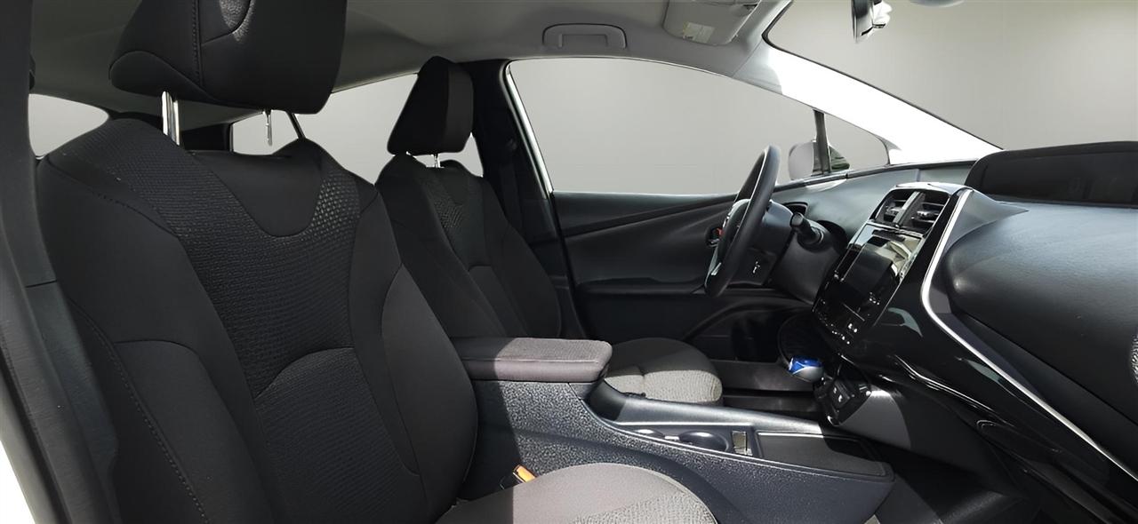 Toyota Prius LE 2019
