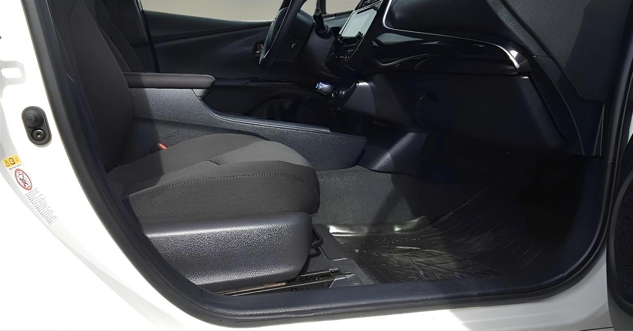 Toyota Prius LE 2019