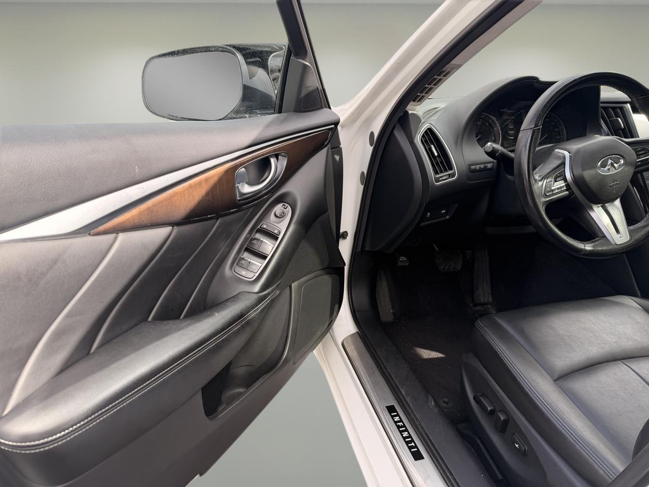 Infiniti Q50 3.0t LUXE AWD 2019