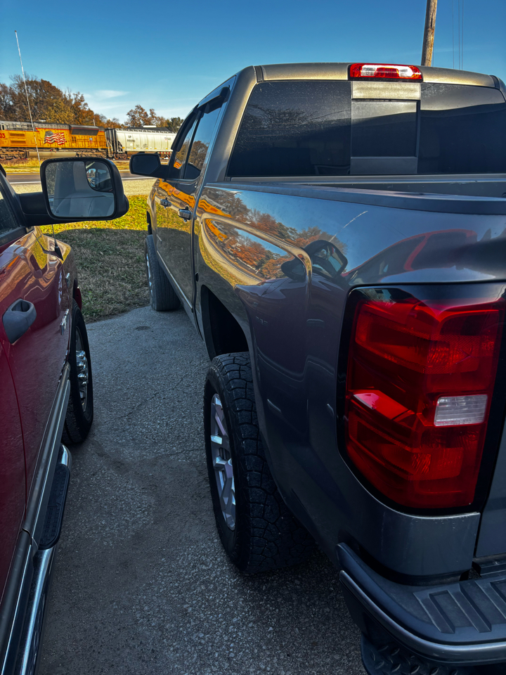 2017 Chevrolet Silverado 1500 photo 3