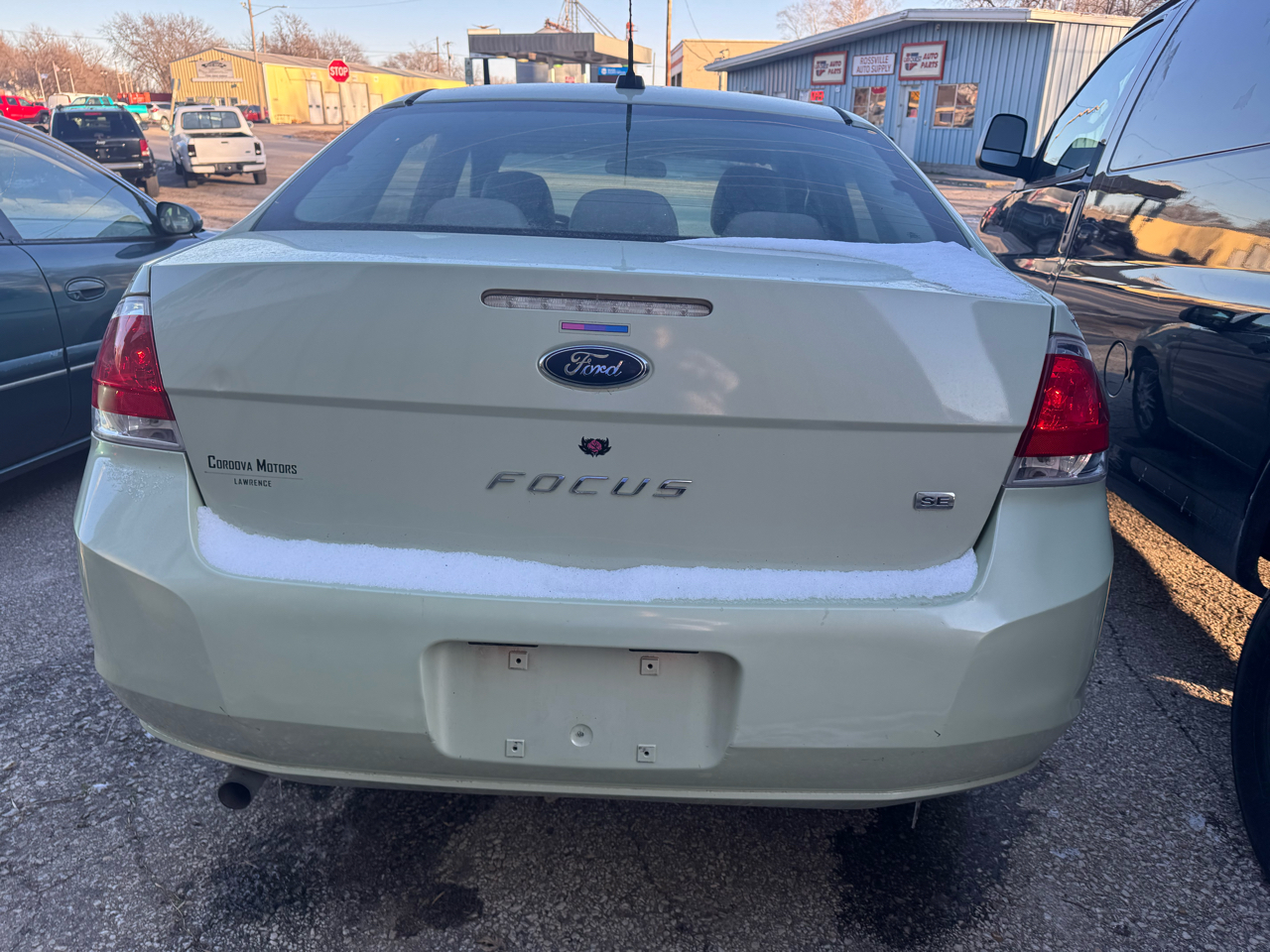 Ford Focus 4dr Sdn SE 2010