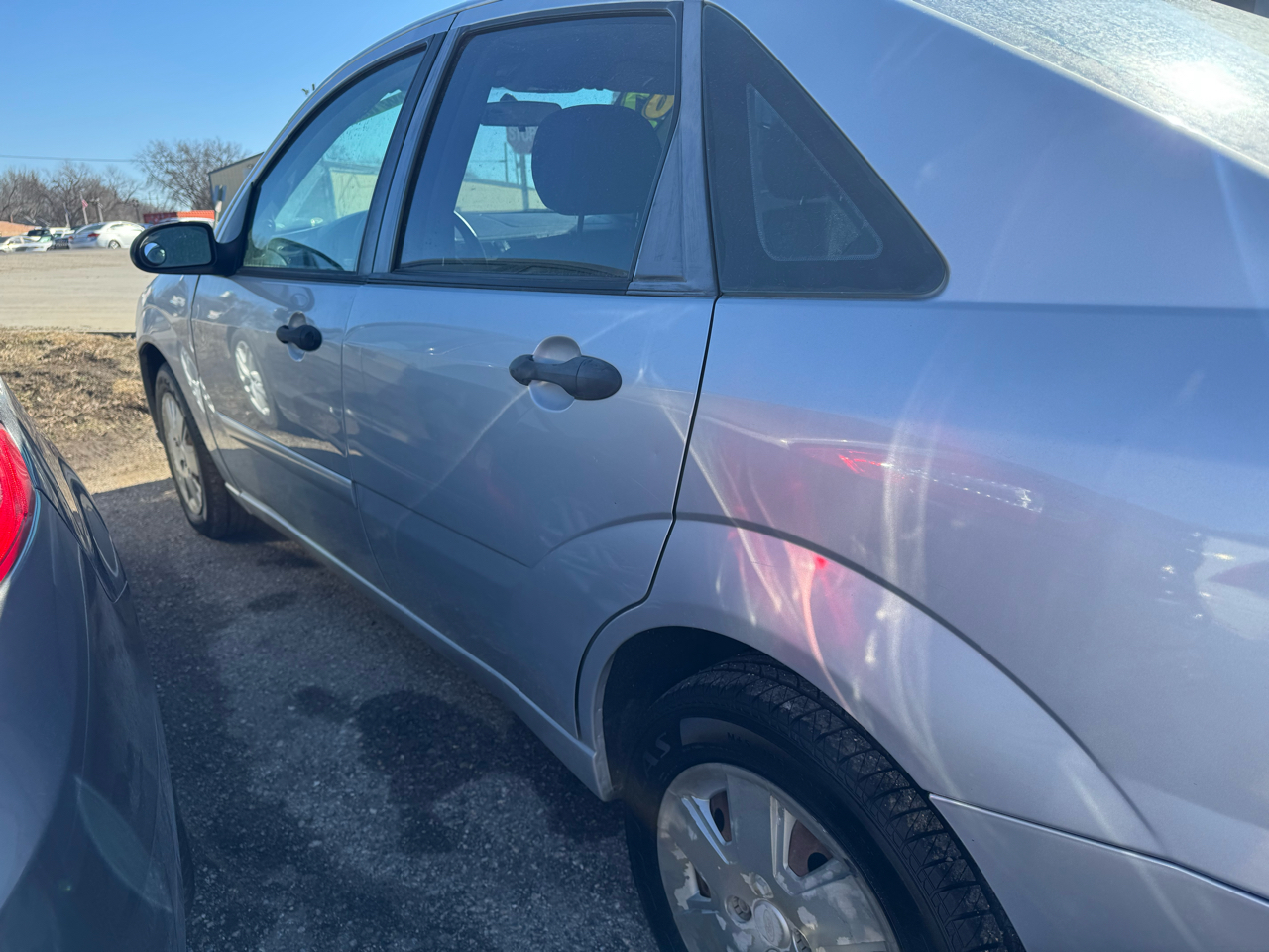 Ford Focus 4dr Sdn SES 2007