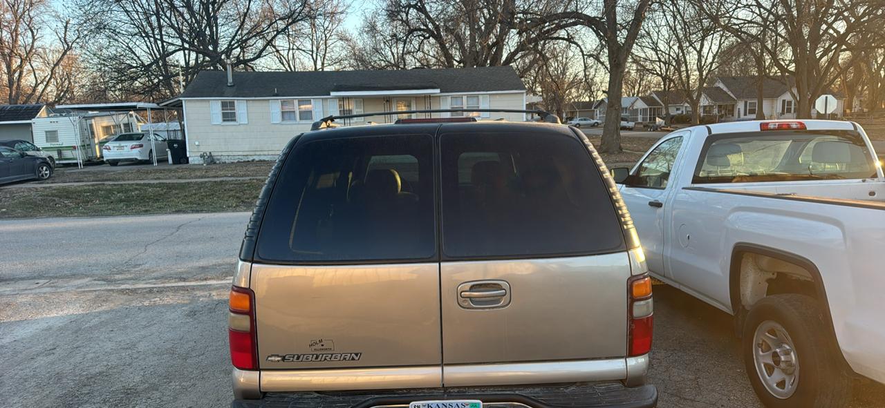 Chevrolet Suburban 4dr 2500 4WD LT 2001