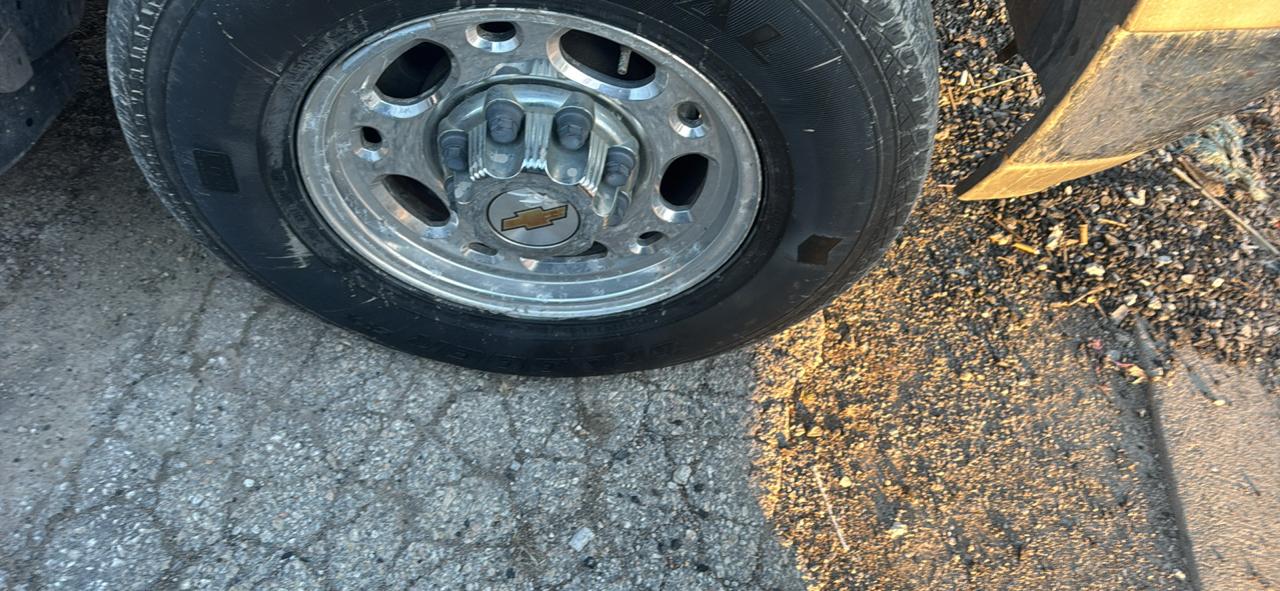 Chevrolet Suburban 4dr 2500 4WD LT 2001