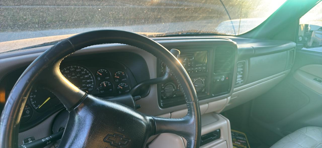 Chevrolet Suburban 4dr 2500 4WD LT 2001