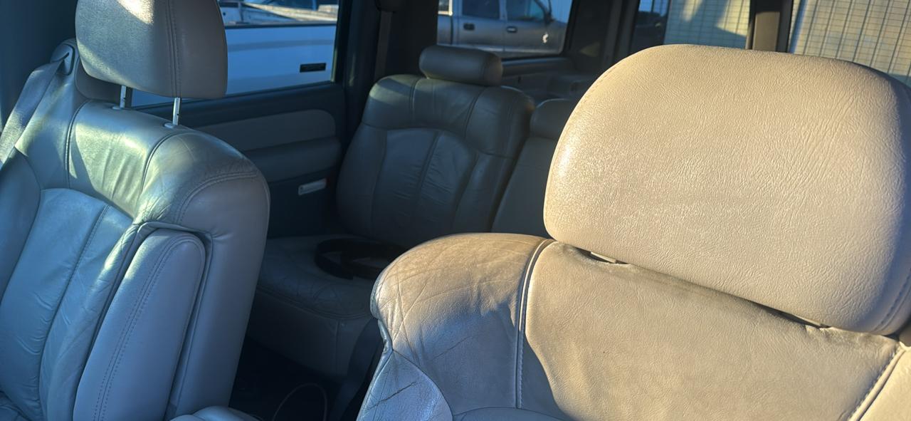 Chevrolet Suburban 4dr 2500 4WD LT 2001