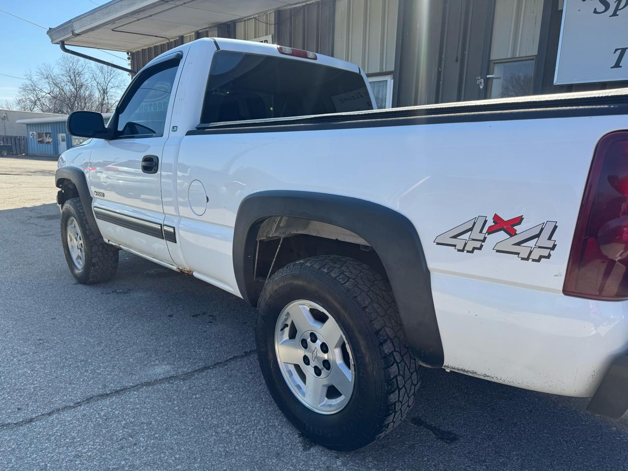 Chevrolet Silverado 1500 Reg Cab 119.0" WB 4WD LS 2002