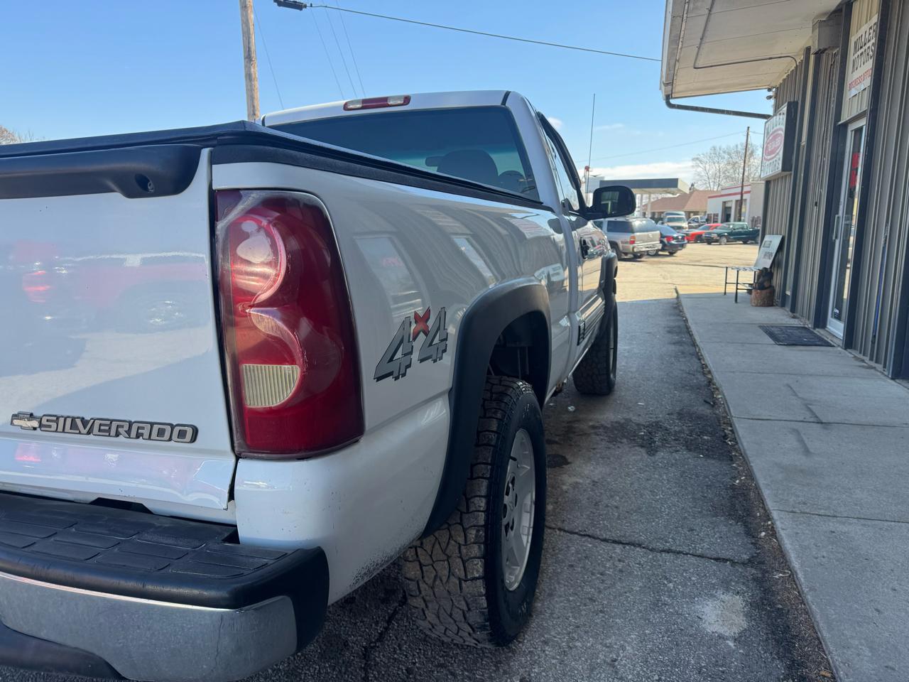 Chevrolet Silverado 1500 Reg Cab 119.0" WB 4WD LS 2002