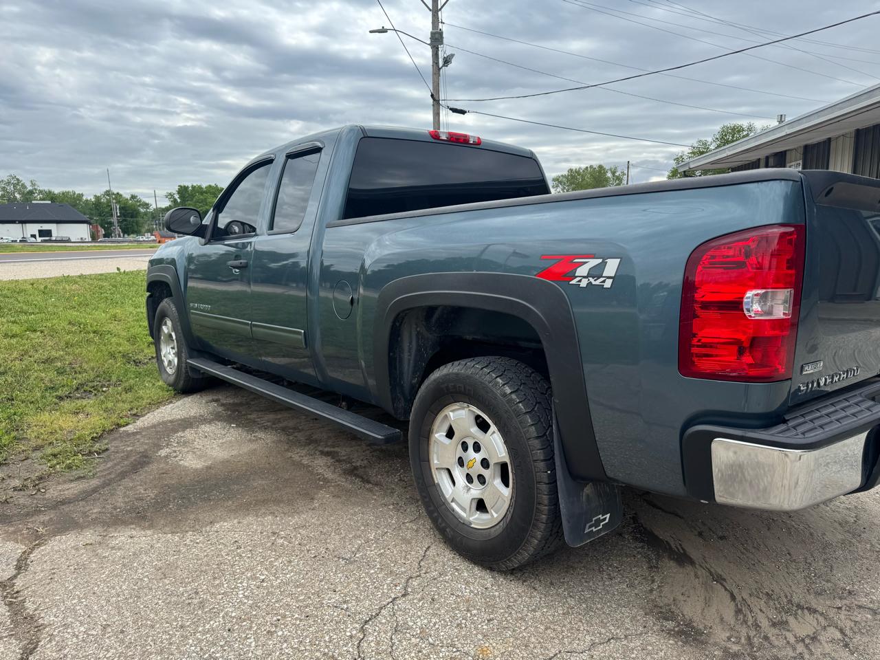 Chevrolet Silverado 1500 4WD Ext Cab 143.5" LT 2011