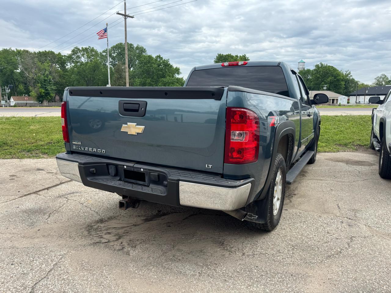 Chevrolet Silverado 1500 4WD Ext Cab 143.5" LT 2011