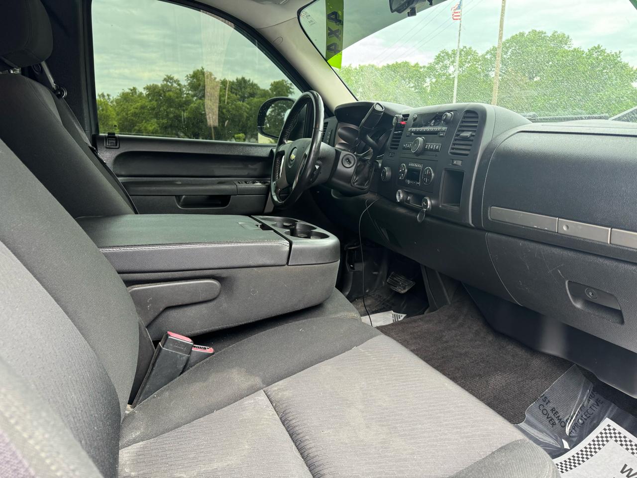 Chevrolet Silverado 1500 4WD Ext Cab 143.5" LT 2011