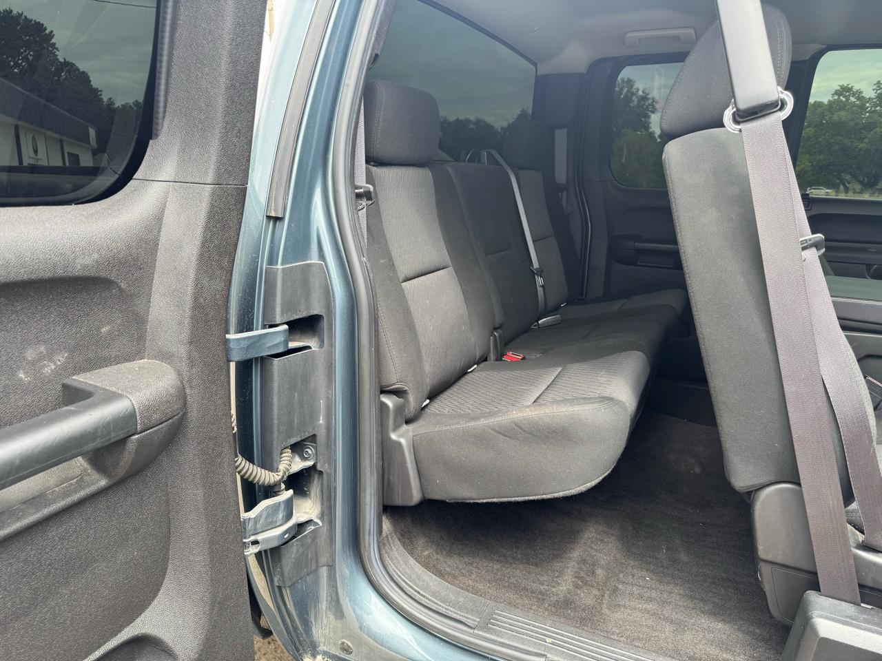Chevrolet Silverado 1500 4WD Ext Cab 143.5" LT 2011