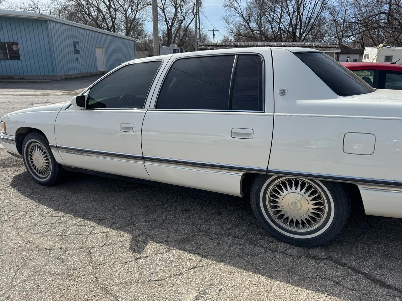 Cadillac DeVille 4dr Sedan 1995