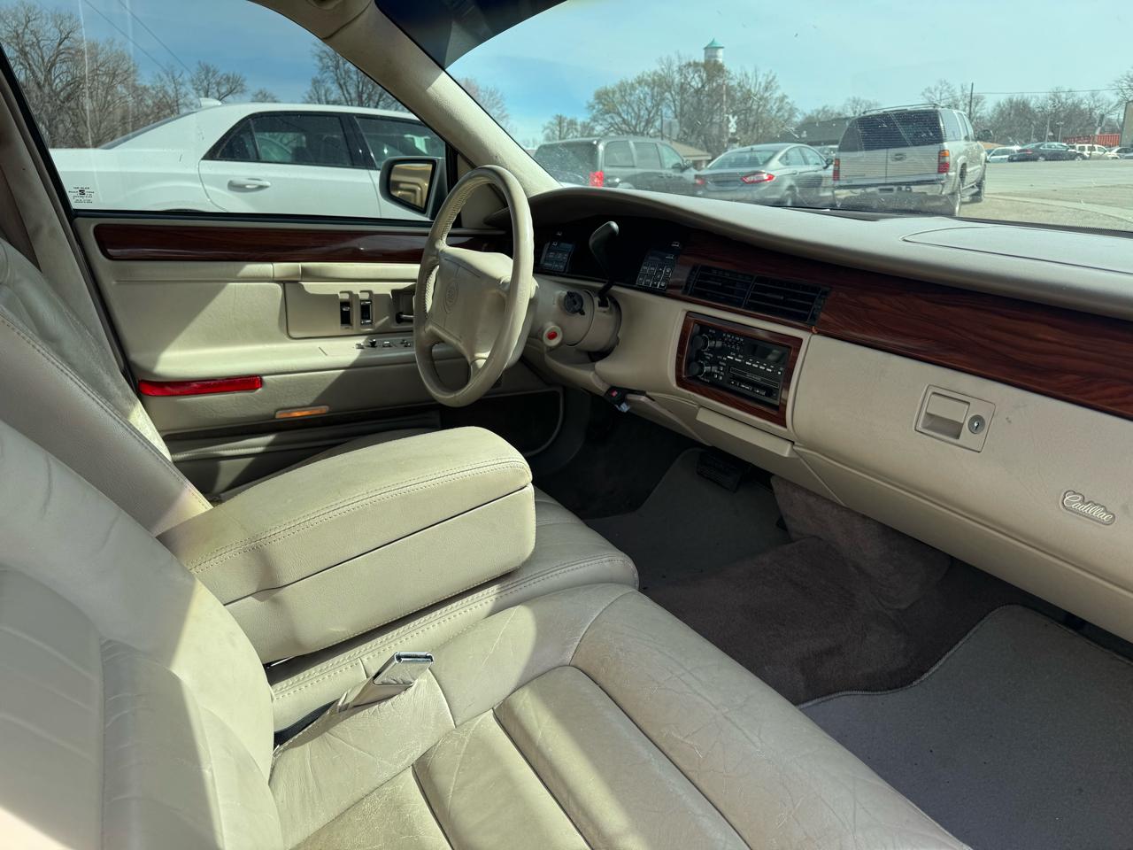 Cadillac DeVille 4dr Sedan 1995