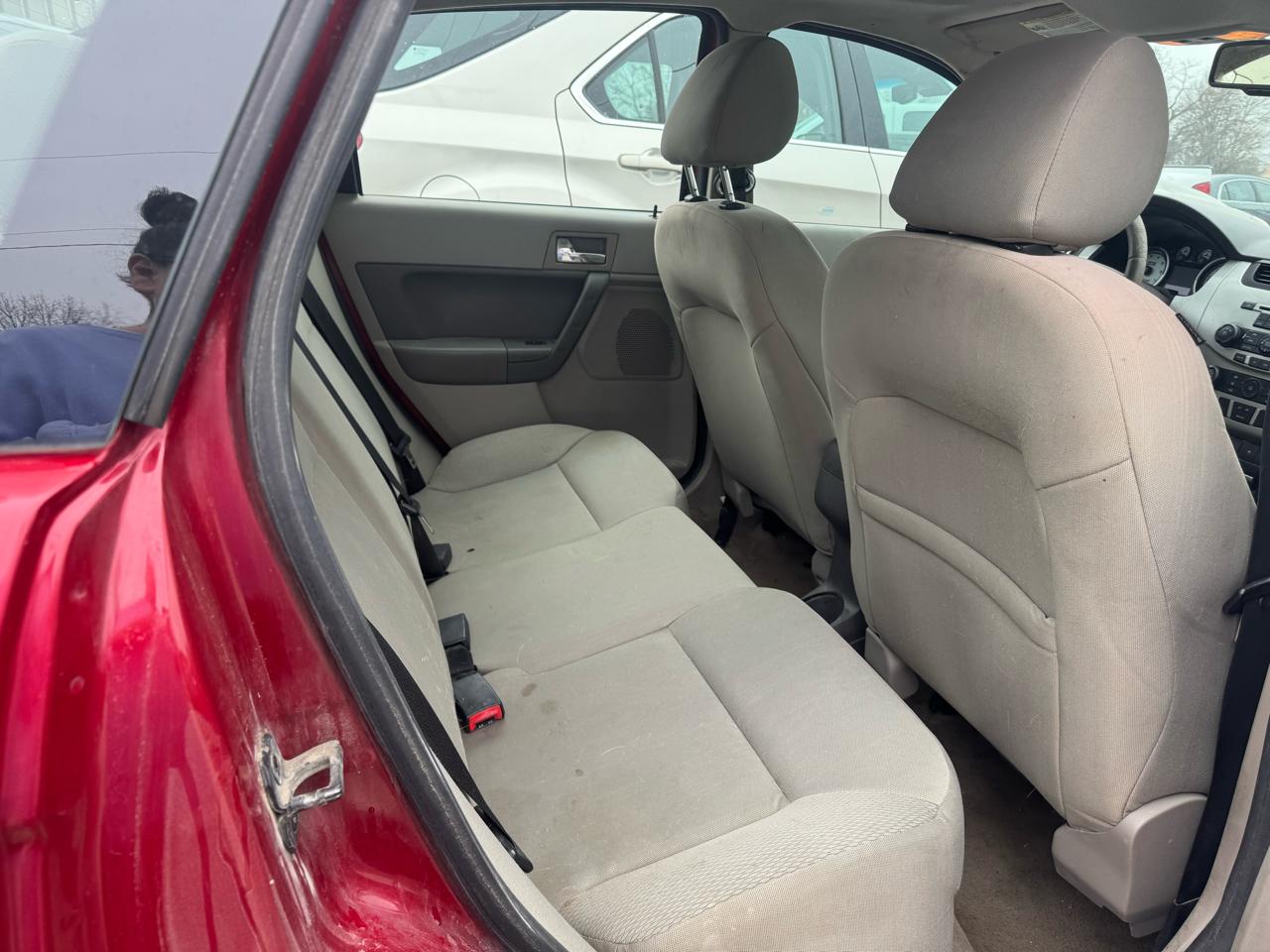 Ford Focus 4dr Sdn SES 2011