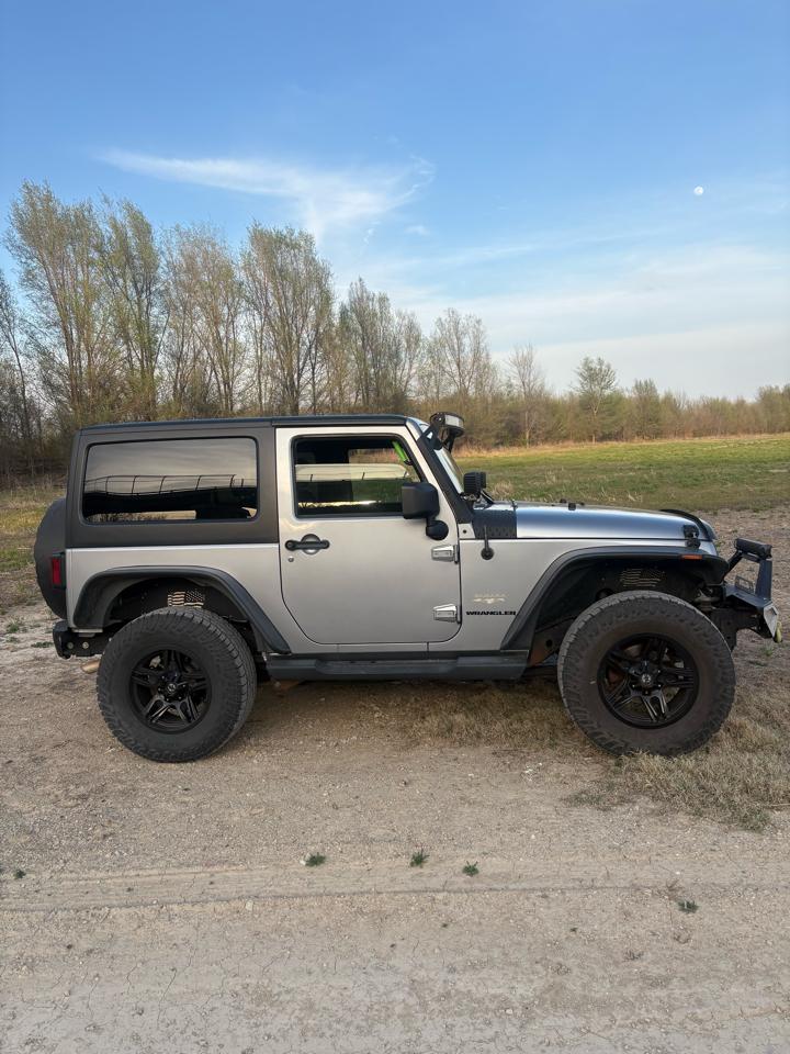 Jeep Wrangler 4WD 2dr Sahara 2013