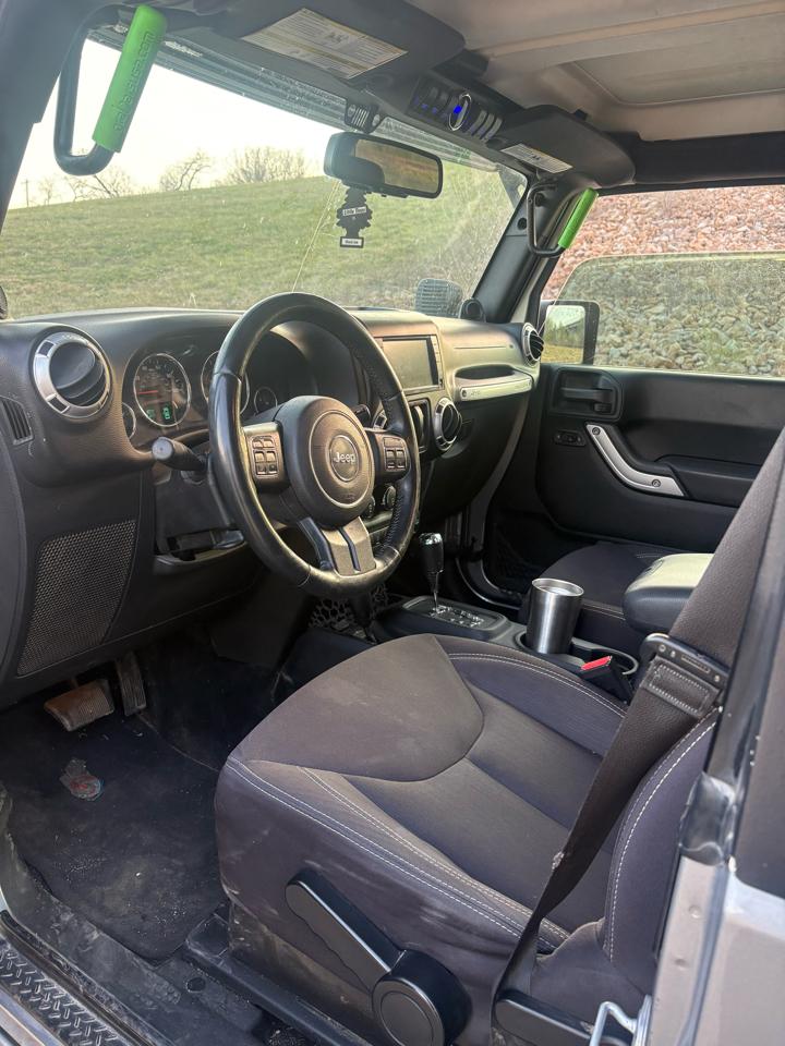 Jeep Wrangler 4WD 2dr Sahara 2013