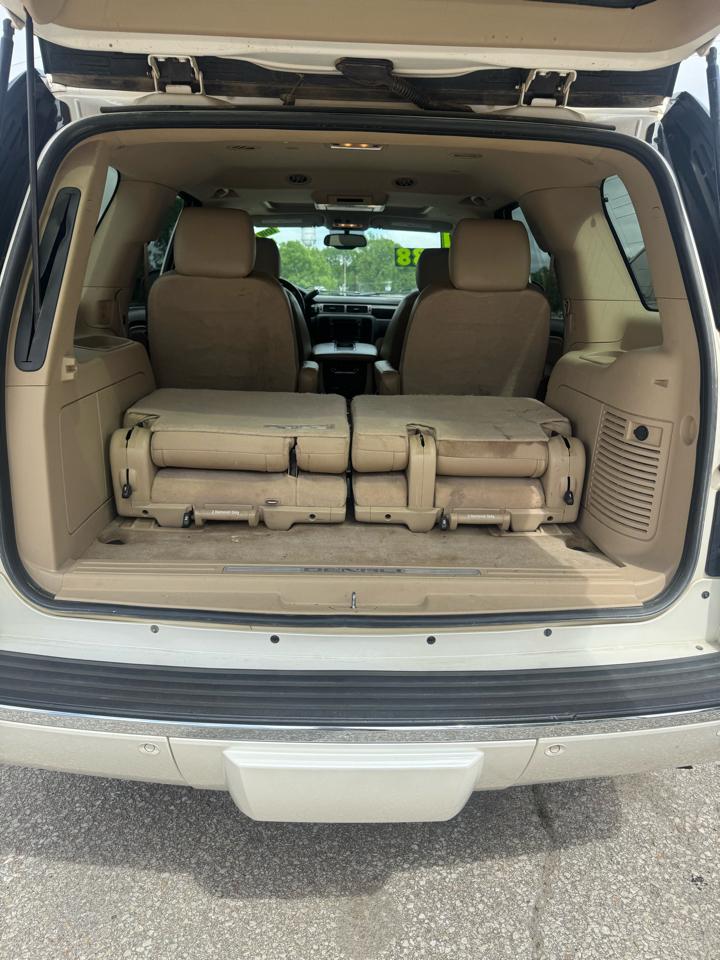 GMC Yukon AWD 4dr 1500 Denali 2011