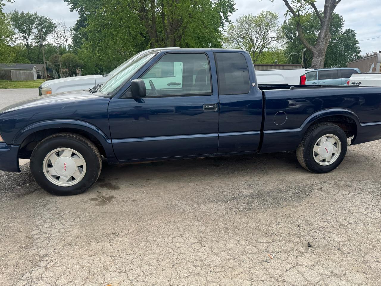 GMC Sonoma Ext Cab 123" WB SLS 2003