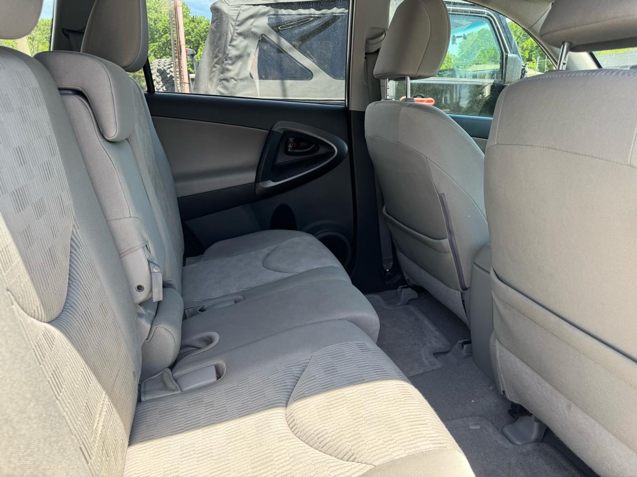 Toyota RAV4 FWD 4dr I4 (Natl) 2012
