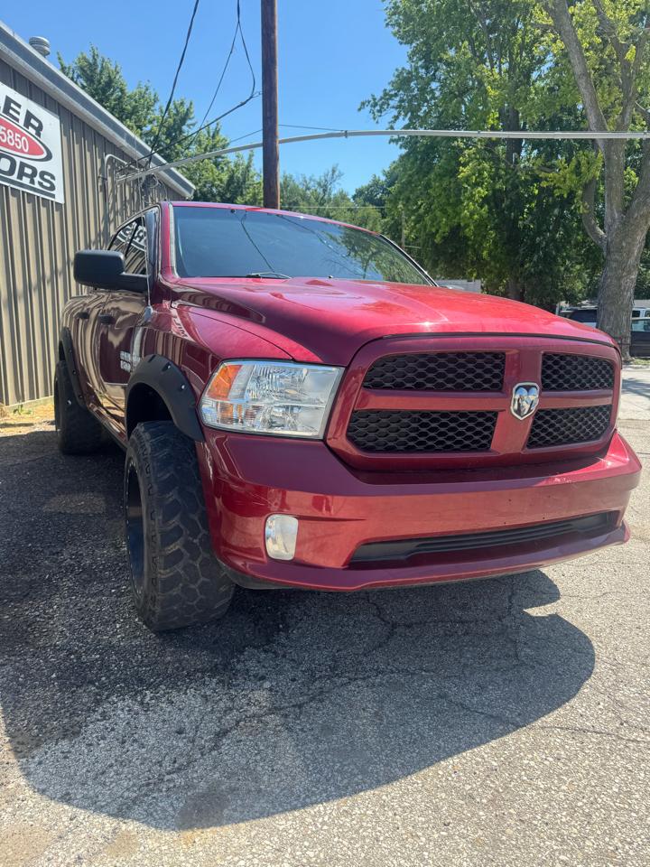 RAM 1500 4WD Crew Cab 140.5" Express 2013
