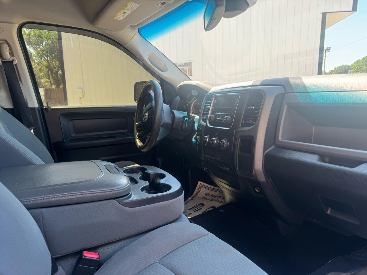 RAM 1500 4WD Crew Cab 140.5" Express 2013