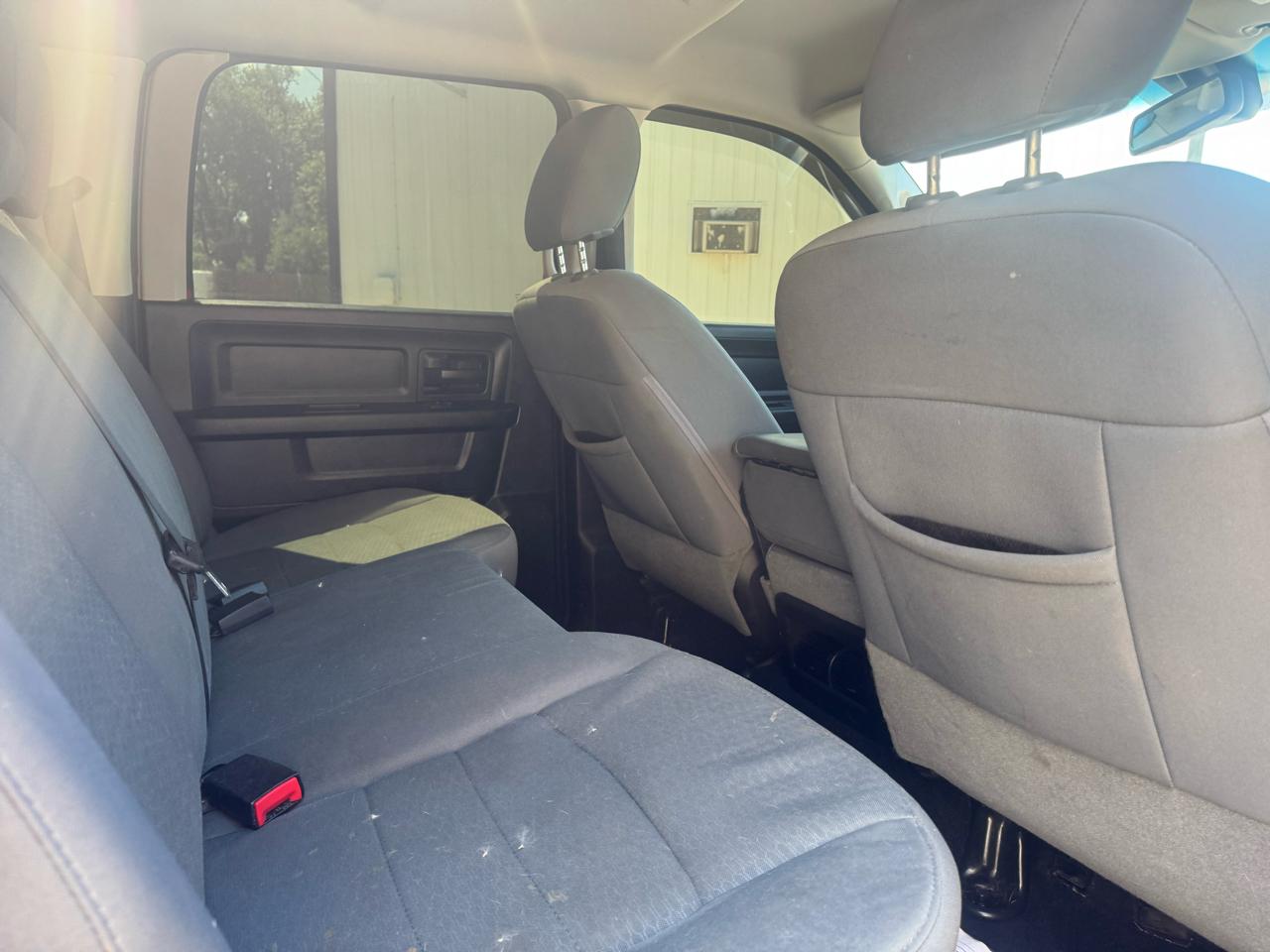 RAM 1500 4WD Crew Cab 140.5" Express 2013